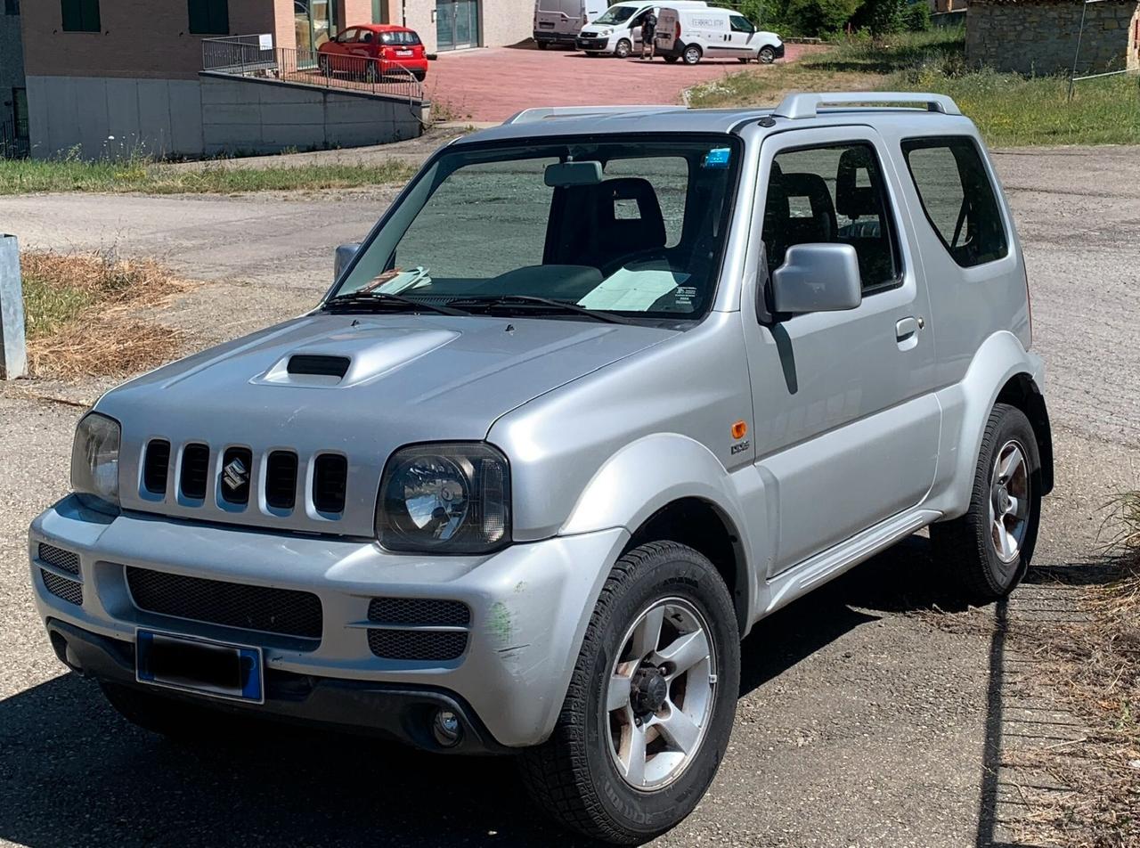 Suzuki Jimny TDI 4x4 ridotte-2008 175000 km-neo patentati-tagliandato, fuoristrada in ottime condizioni