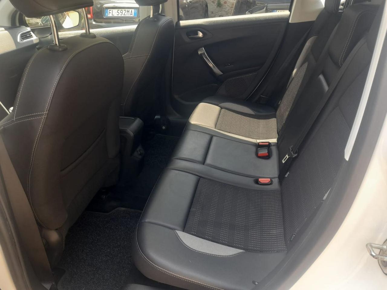 Peugeot 2008 Allure 1.2 PureTech 130 #10994