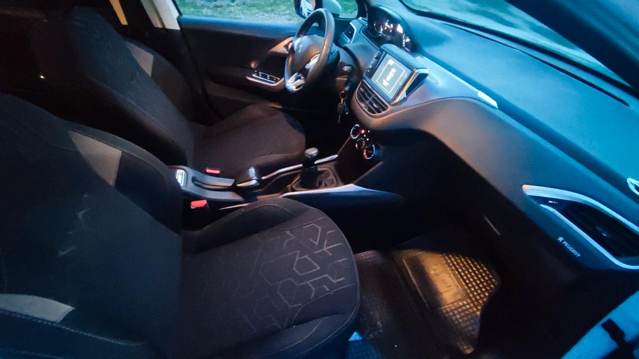 Peugeot 2008 1.2 Benz 2015