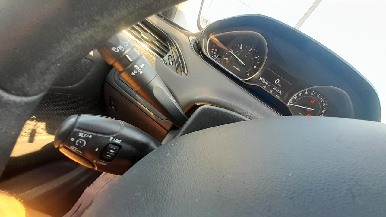 Peugeot 208 1.4 HDi 68 CV 5 porte Allure