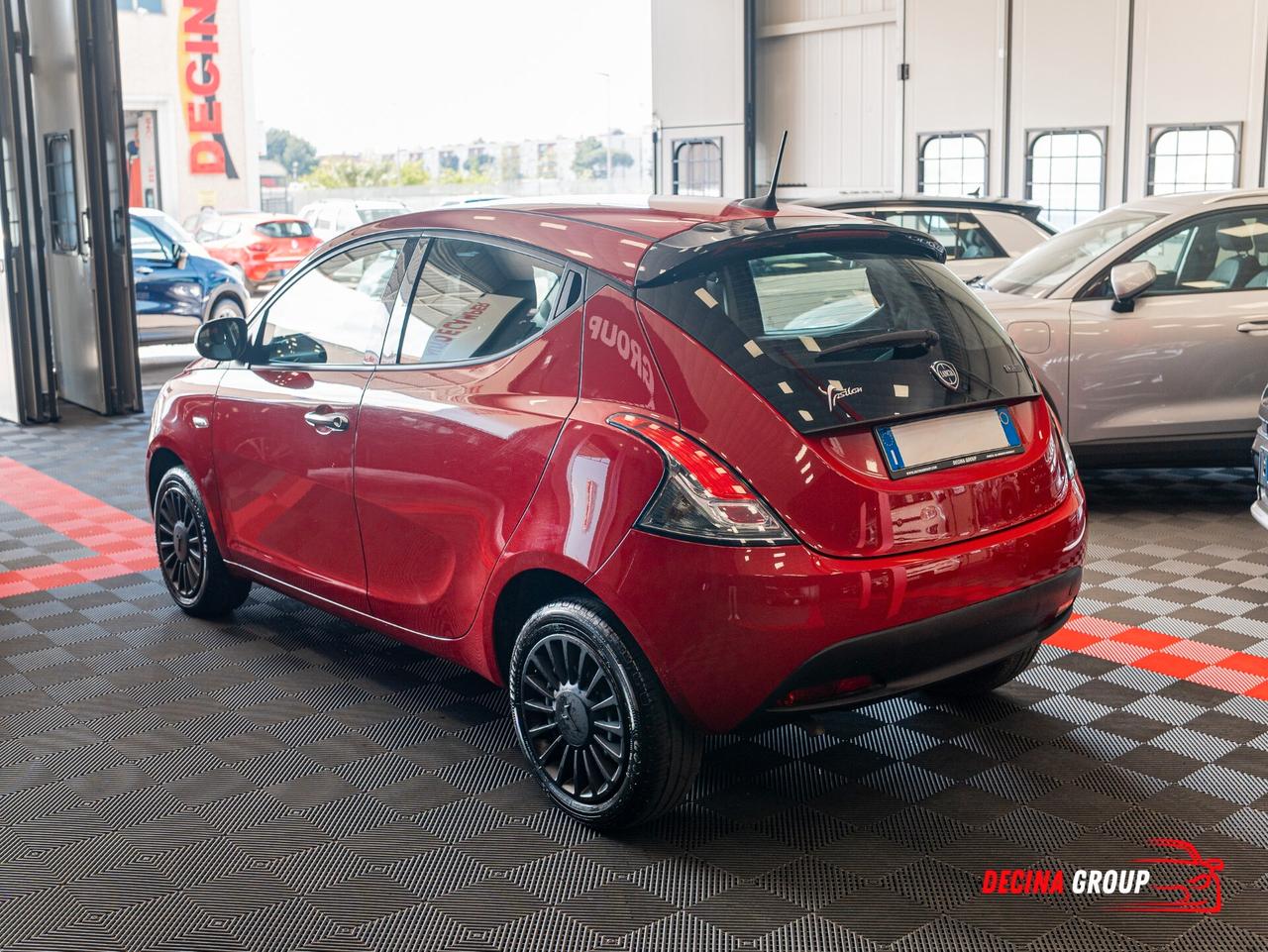 Lancia Ypsilon 1.0 FireFly Hybrid Silver 70 cv