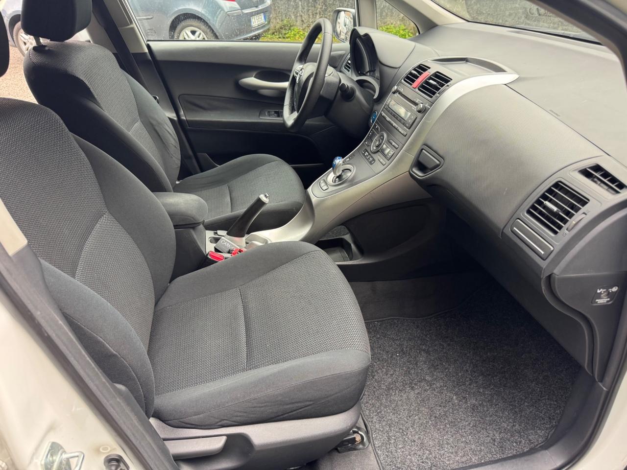 Toyota Auris 1.8 IBRIDA