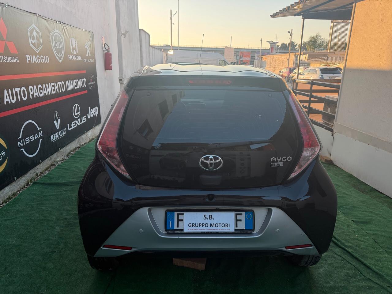 Toyota Aygo 2017 AUTOMATICA 1.0 VVT-i 69 CV 5 porte x-play