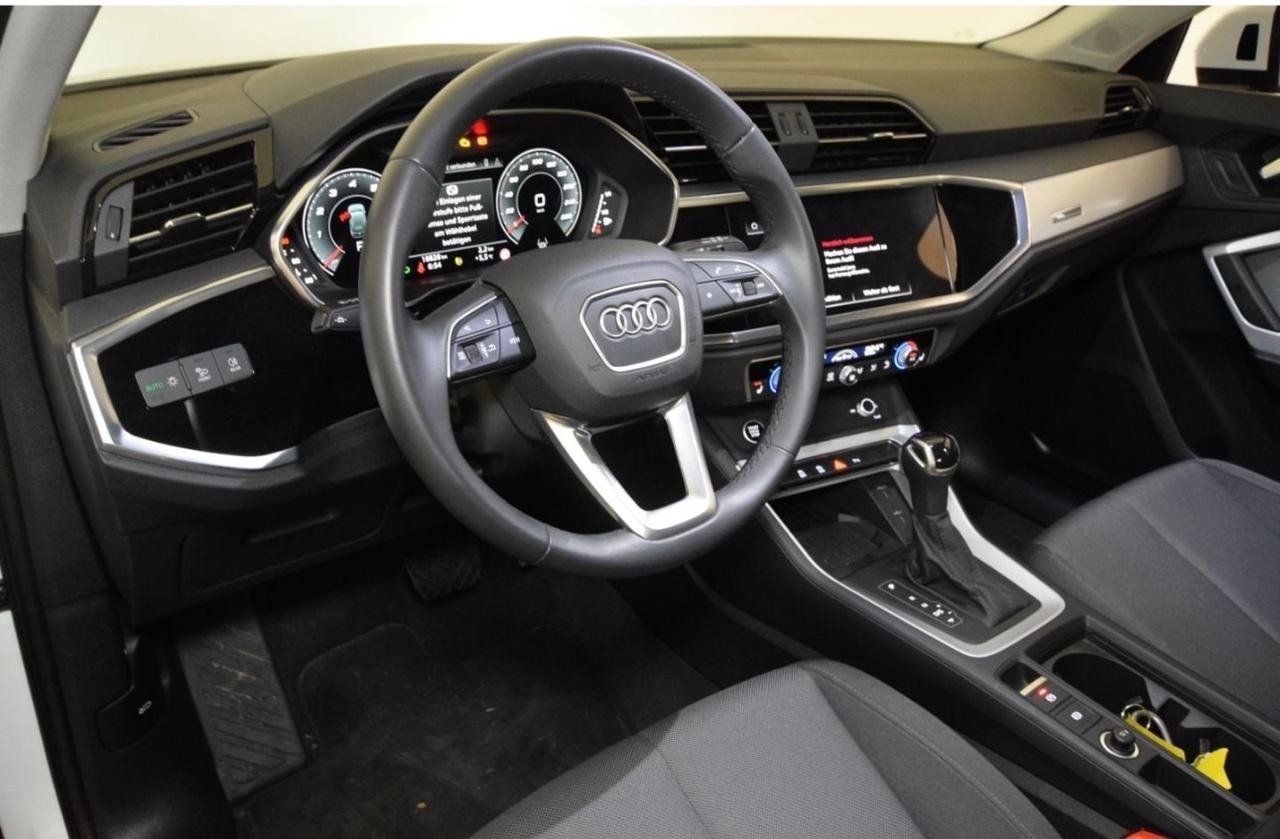 Audi Q3 35 TFSI Business, Manuale