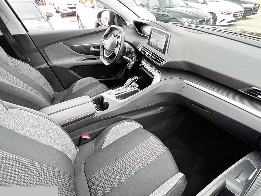 PEUGEOT 3008 1.2 benzina NAVI-AUTOMATICA