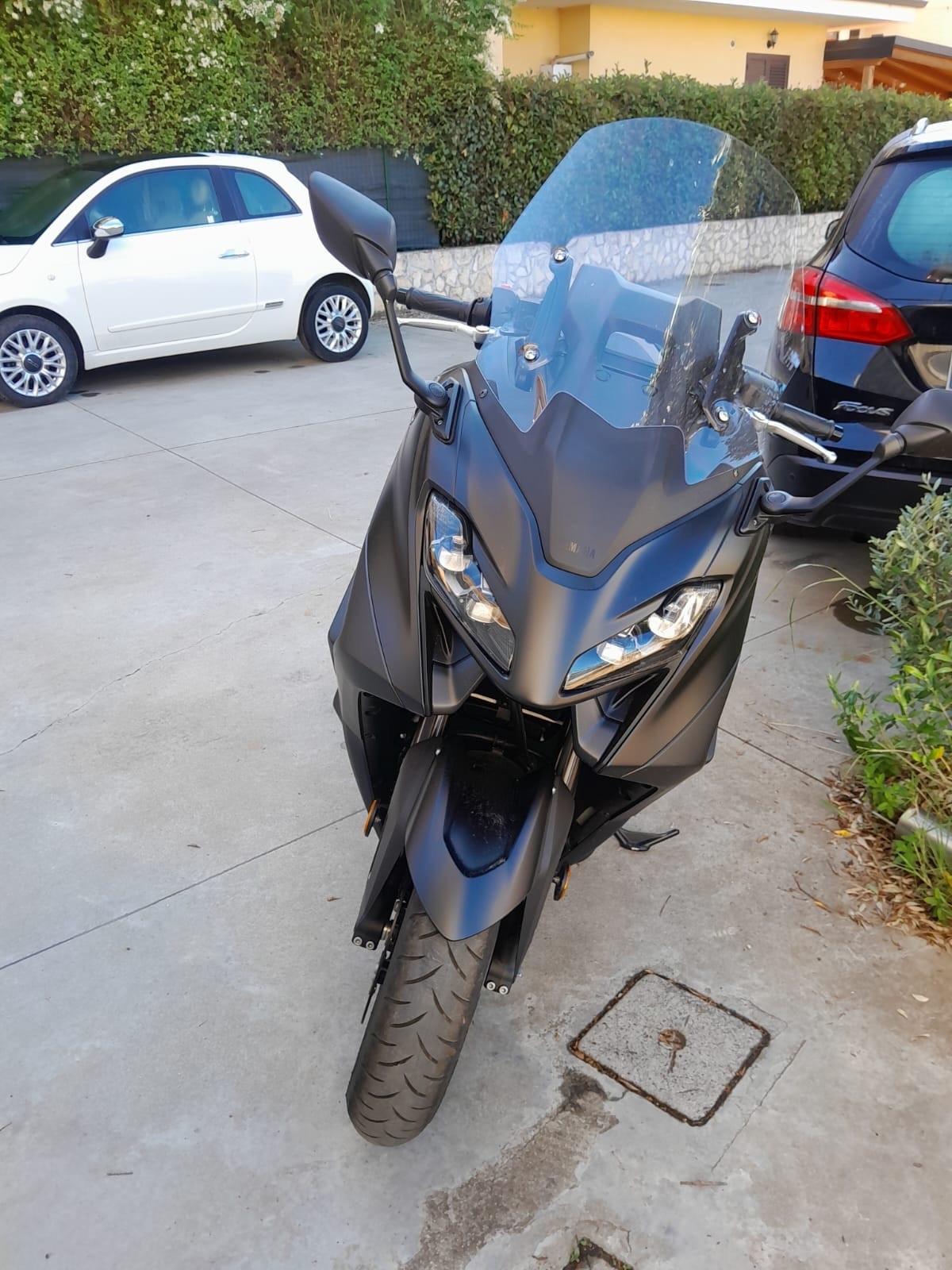 Yamaha T Max 560 Black edition