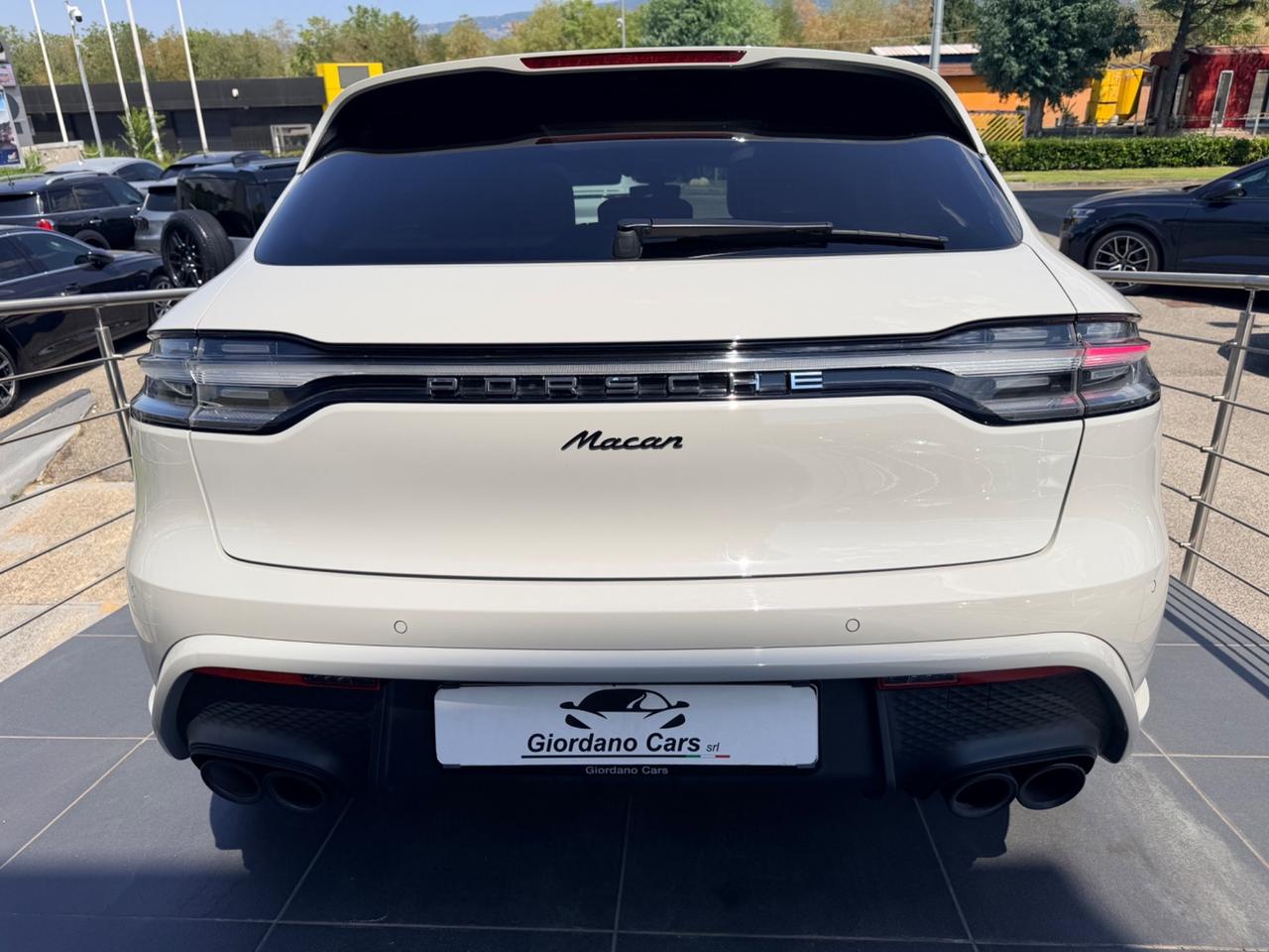 Porsche Macan 2.0 i 265cv open edition colore gesso