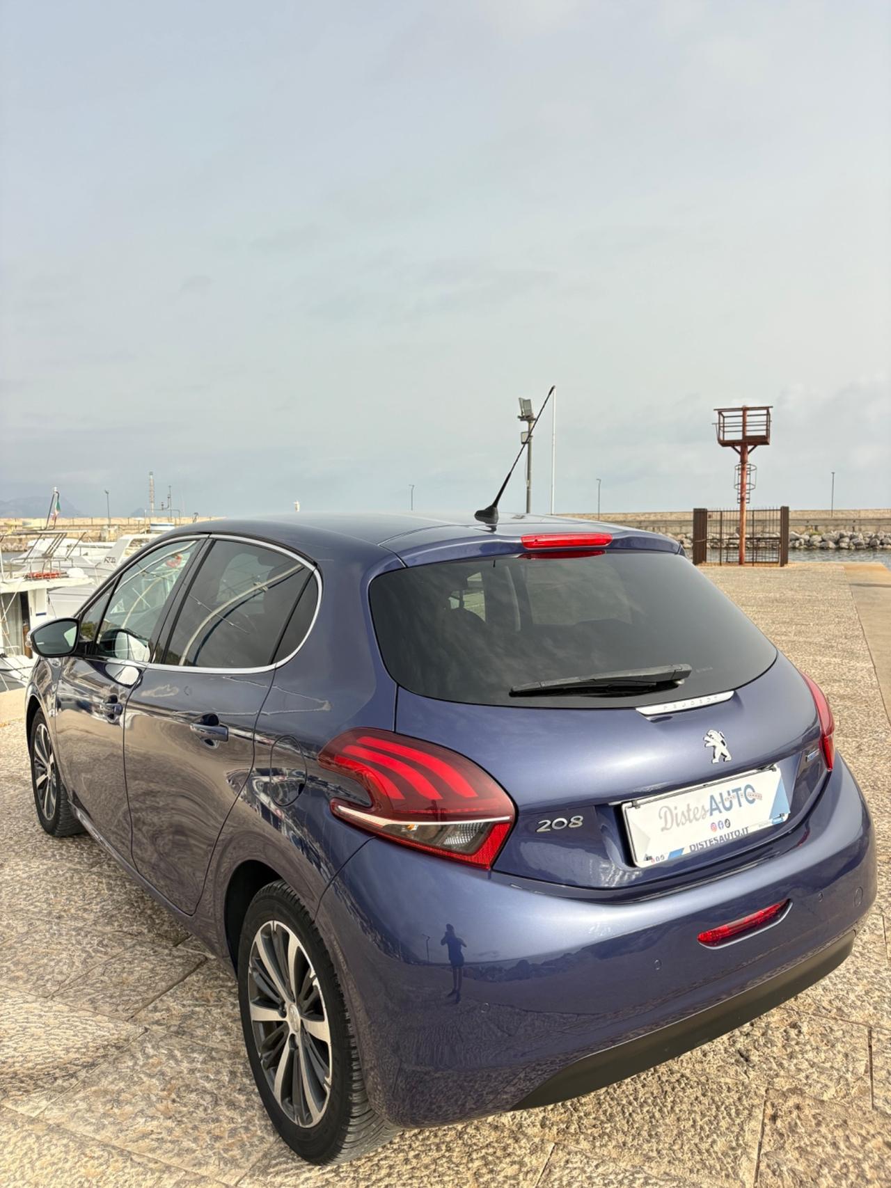 Peugeot 208 già omologata per disabili Allure