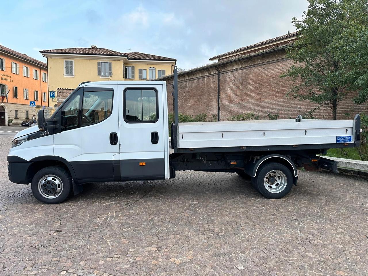 Iveco Daily 35S14D 2.3 HPT PM-Doppia cabina Cabinato Cassone ribaltabile trilaterale