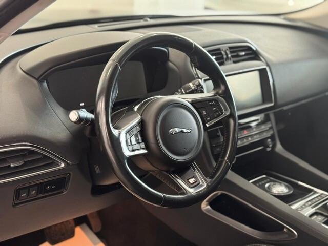 Jaguar F-Pace 2.0 D 180 CV AWD aut. Portfolio