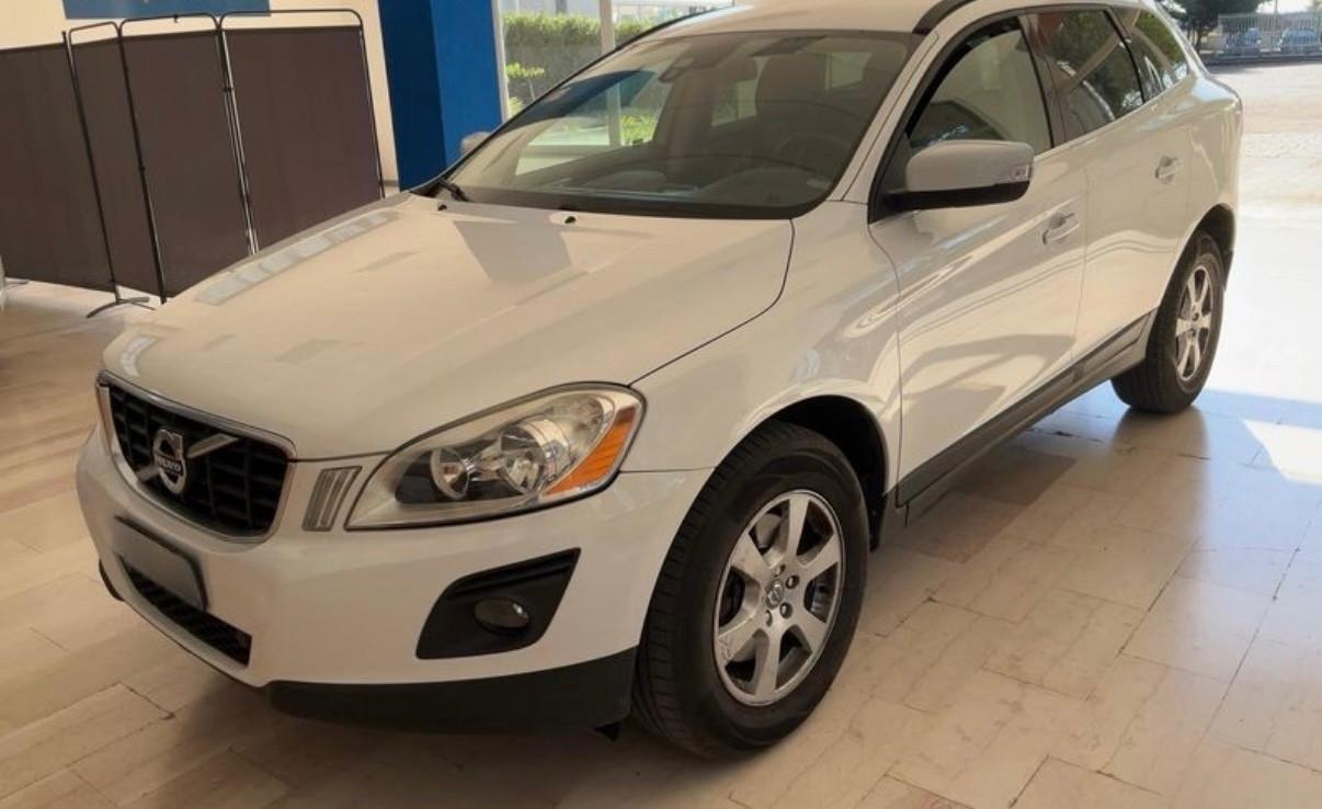 Volvo XC60 2.4 D 175 Cv DRIVe Momentum
