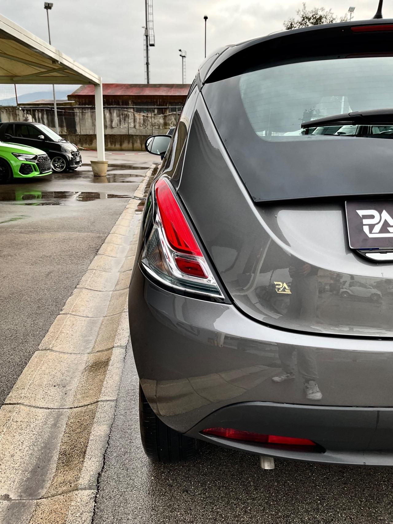 Lancia Ypsilon 1.0 FireFly 5 porte S&S Hybrid Gold