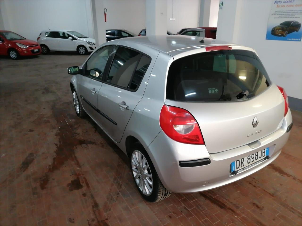 Renault Clio 1.2 16v 75cv 5p Dyn OK NEOP.