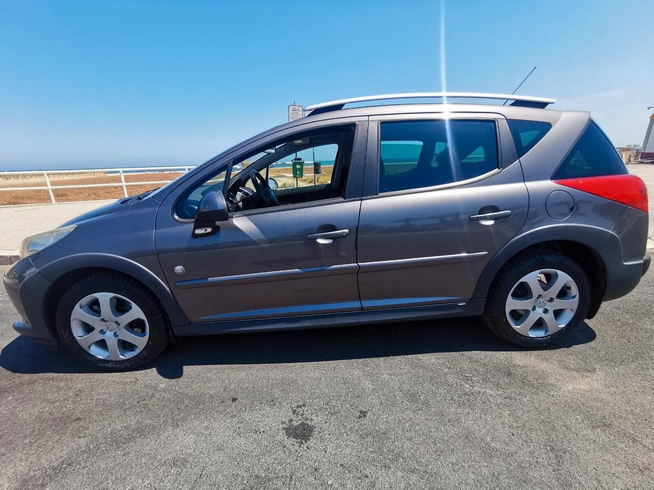 Peugeot 207 1.6 HDi 90CV SW SENSORI/TETTO PAN.
