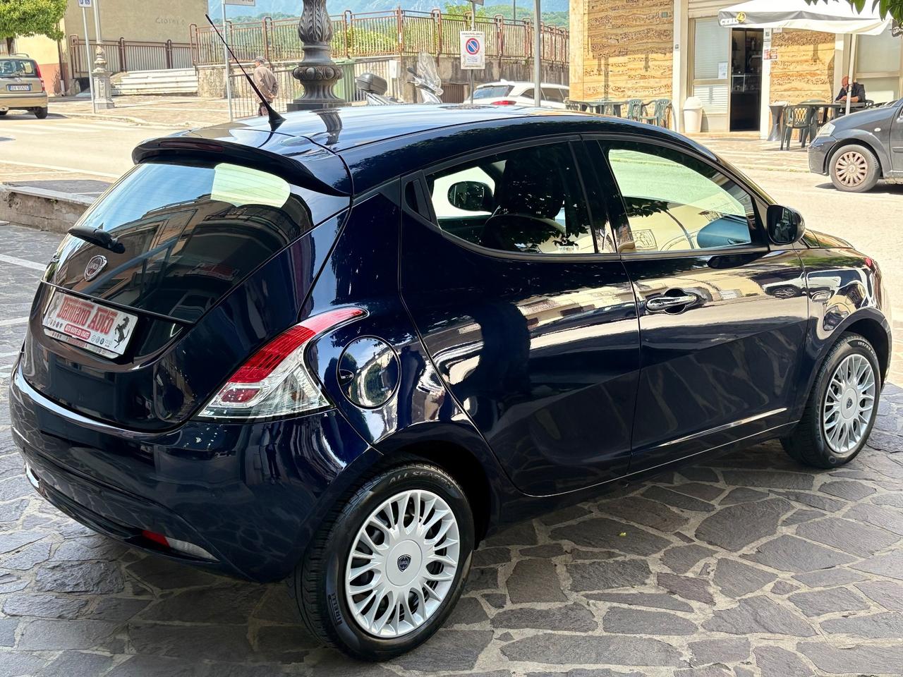 Lancia Ypsilon 1.2 69 CV 5P Gold UCONNECT Blue&Me