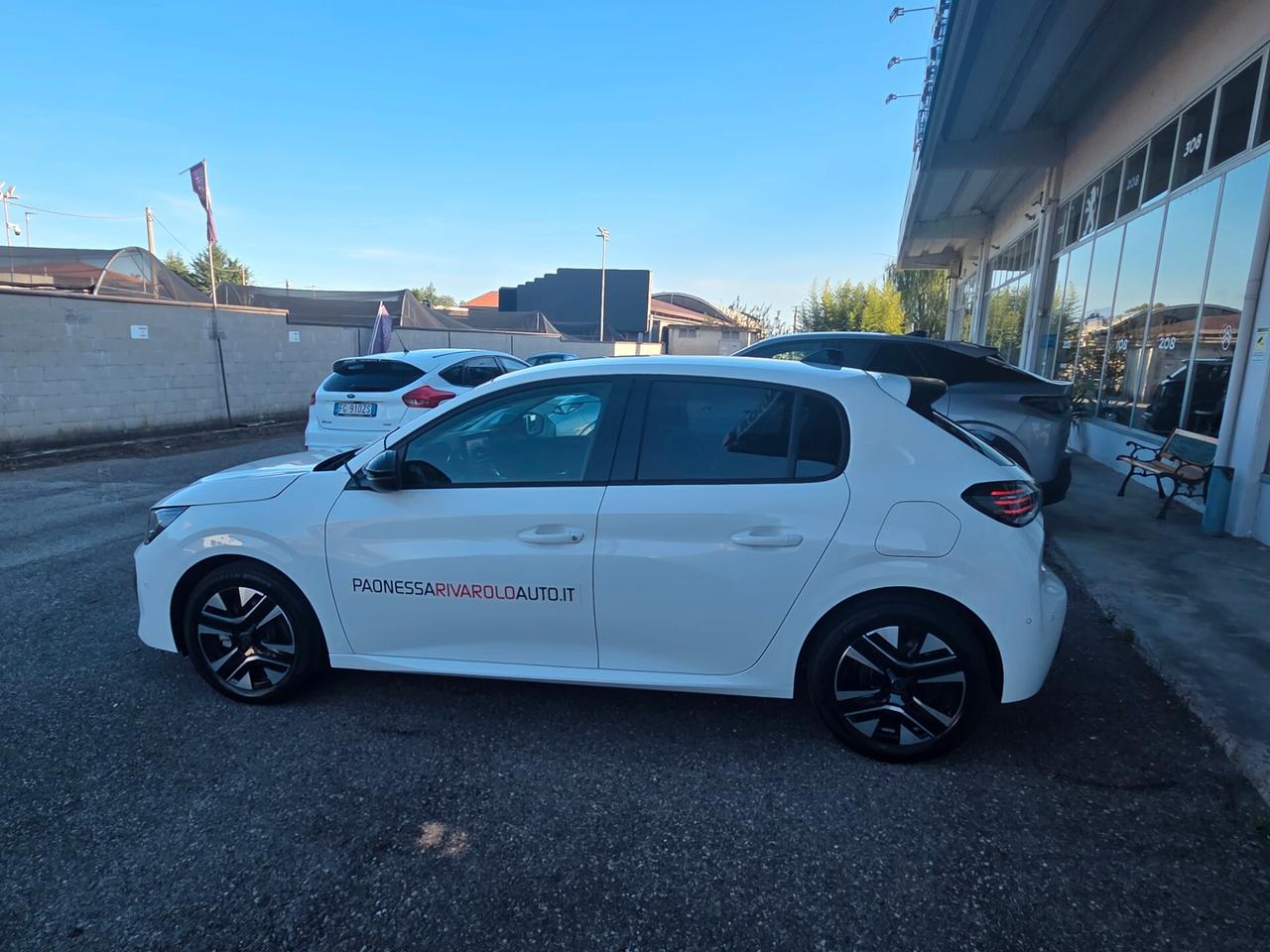 Peugeot 208 KM0 ALLURE 100 CV CON CAMERA 360° E NAVIGATORE NESSUN OBBLIGO FINANZIARIO !