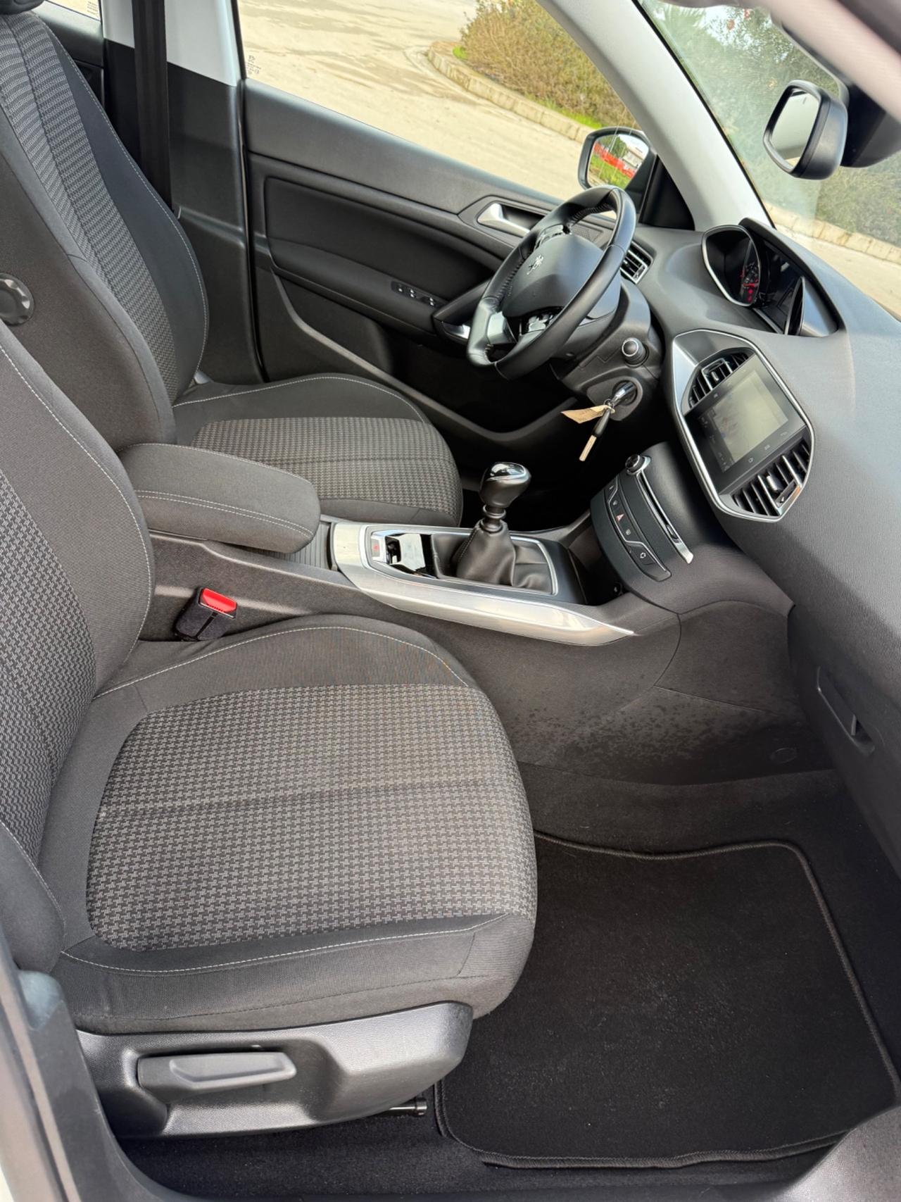 Peugeot 308 BlueHDi 130 S&S Business