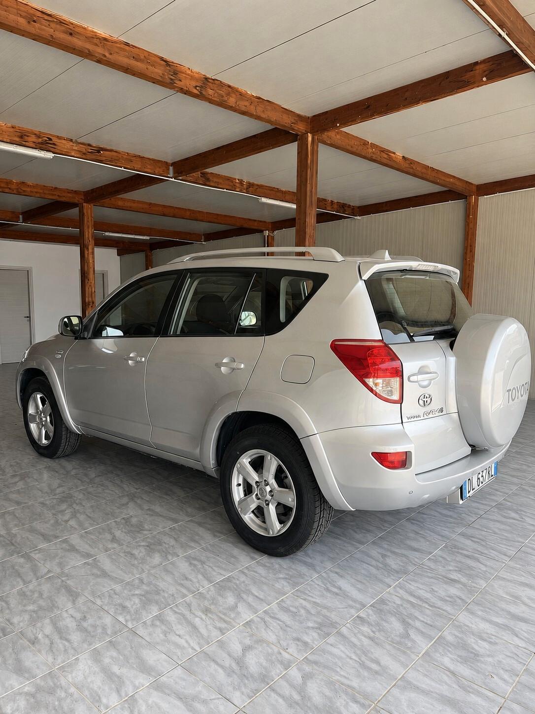 Toyota RAV 4 RAV4 2.2 D-4D 177 CV Sol Plus