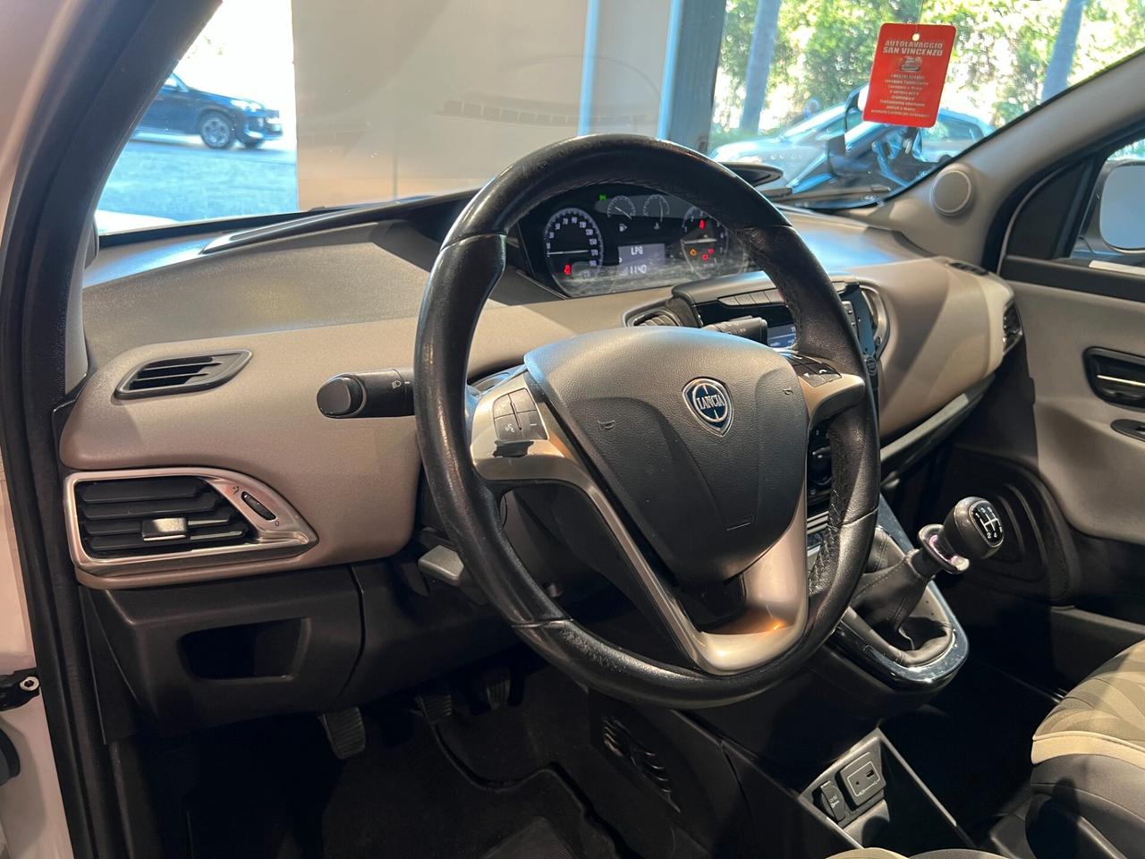 Lancia Ypsilon 1.2 69 CV 5p. GPL Ecochic Gold