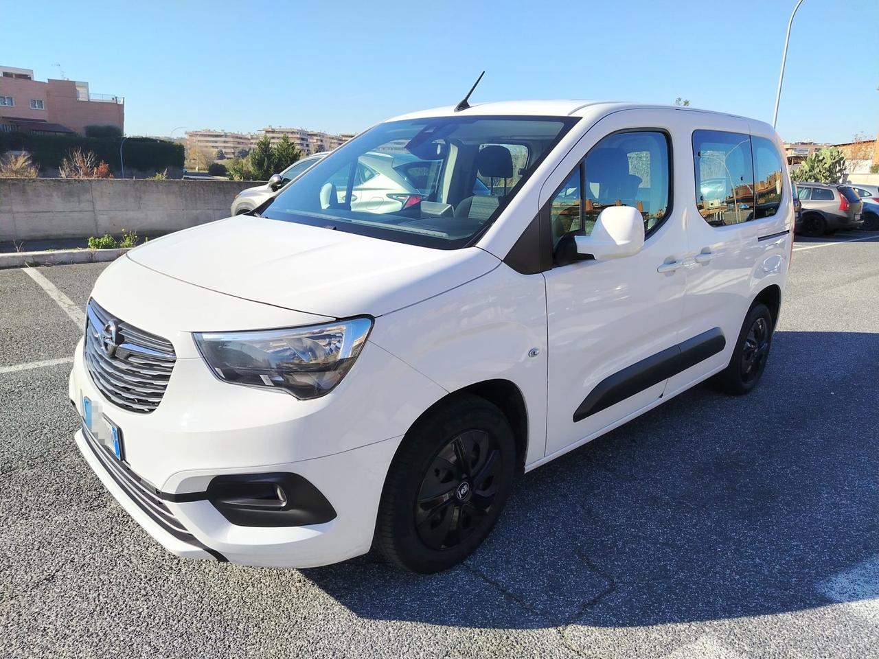 Opel Combo Life 1.5D 130 CV S&S AT8 Innovation anche per NEOPATENTATI