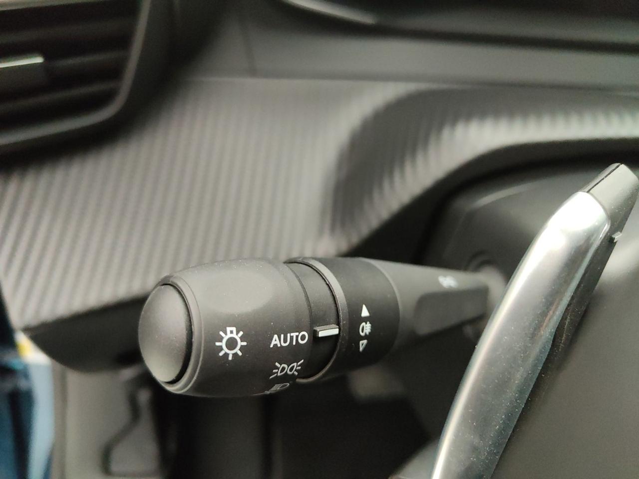 PEUGEOT 2008 II 2020 1.2 PURETECH 130CV ALLURE EAT8 (CAMBIO AUTOMATICO)