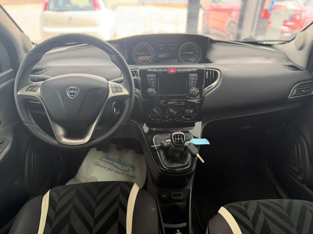 Lancia Ypsilon 1.2 69 CV 5 porte Gold