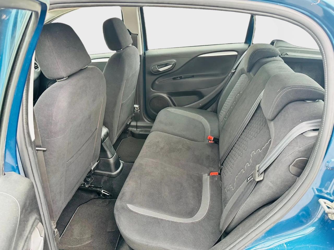 Fiat grandd Punto Evo 1.4 benzina 2013 semi automatico neo patentati
