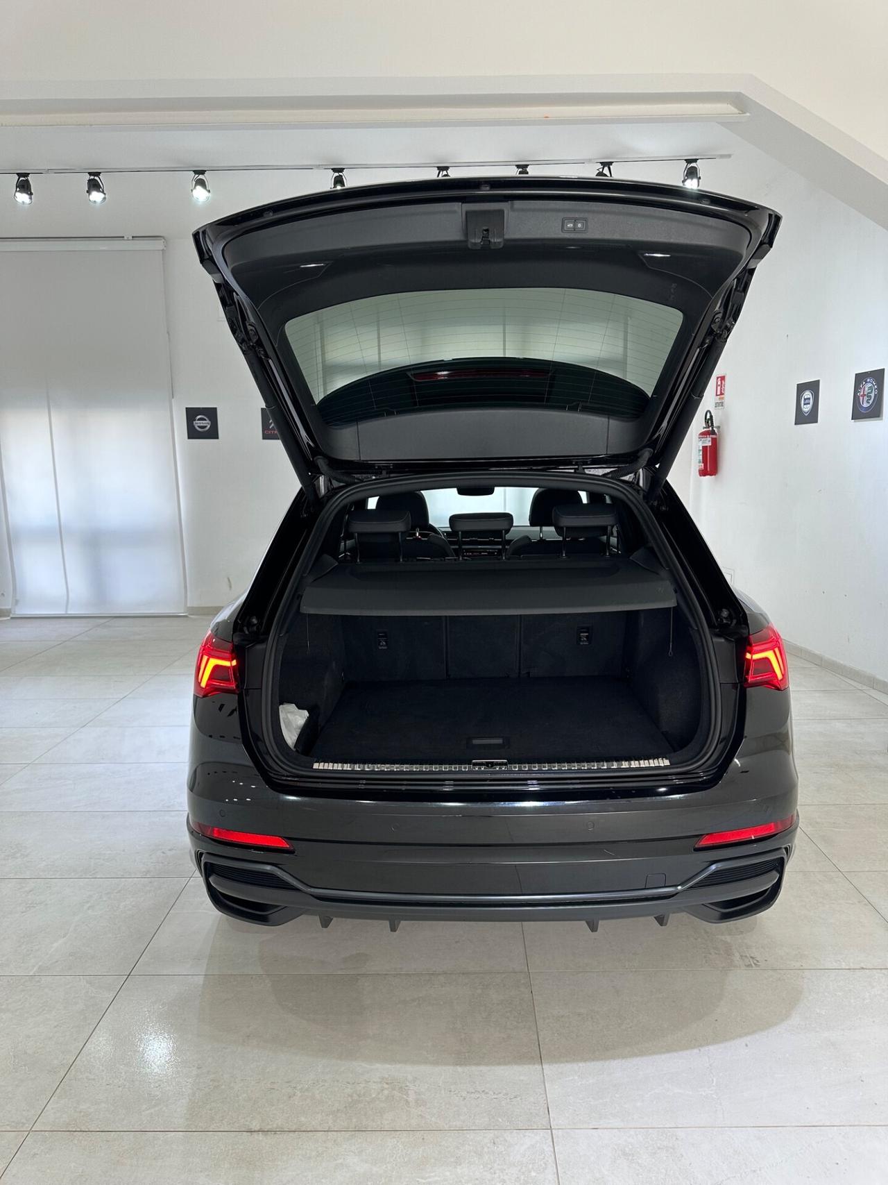 Audi Q3 2.0 TDI 150 CV S tronic S line Edition TOTAL BLACK CON TETTO
