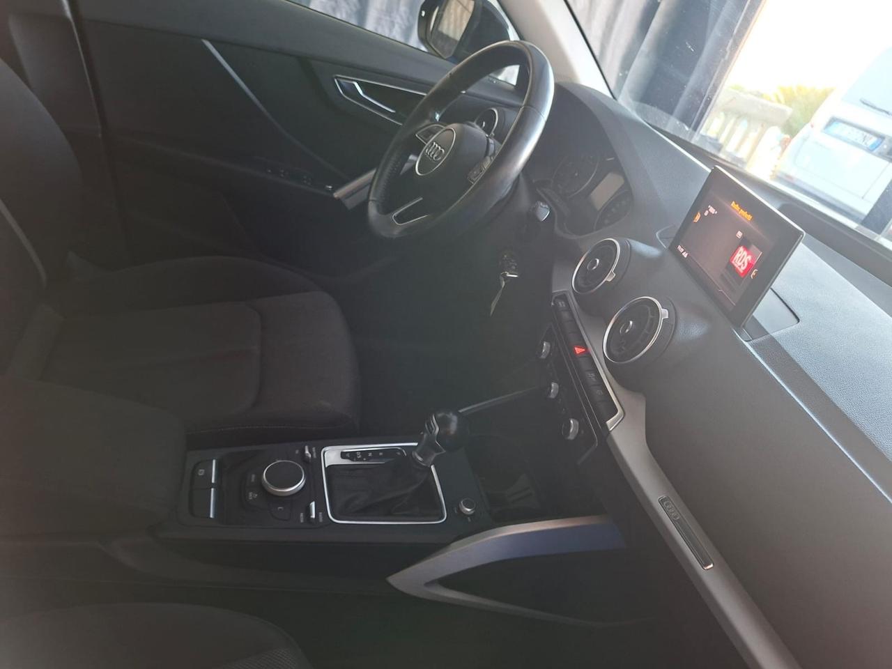 Audi Q2 30 TDI S tronic Business 1.6 cambio automatico