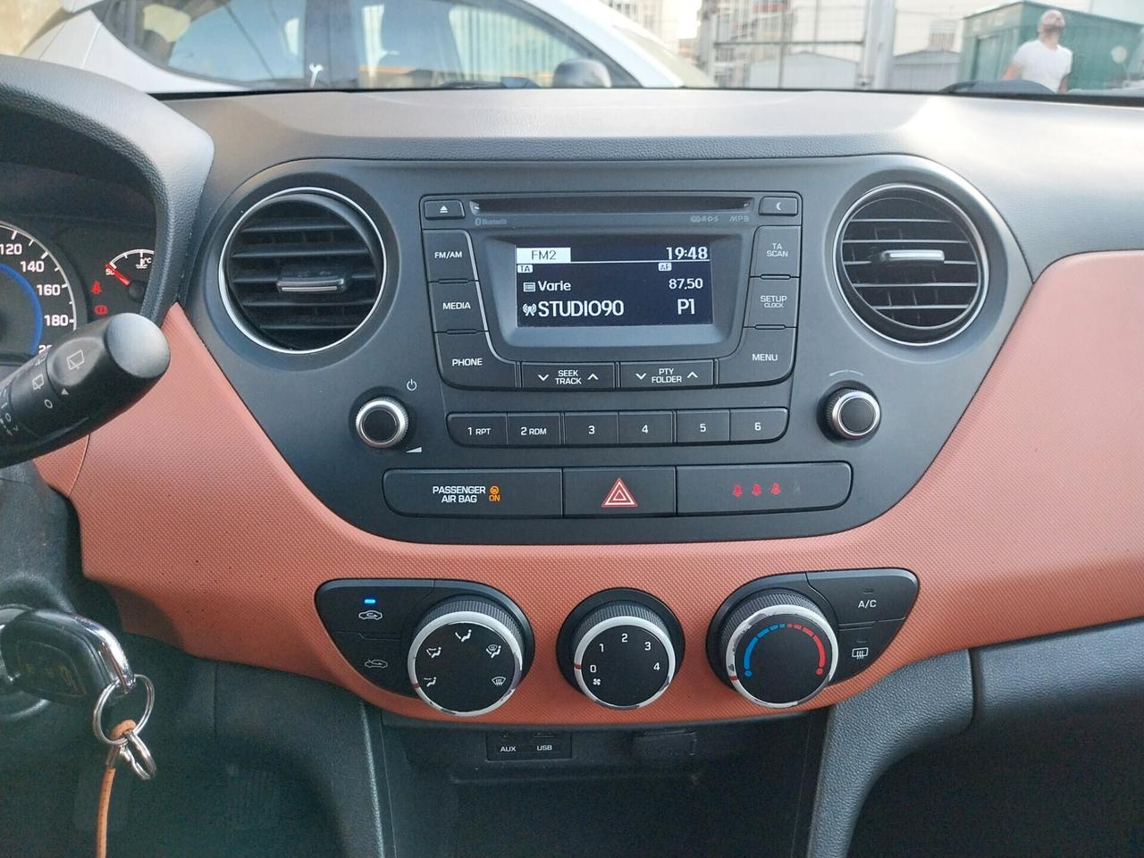 HYUNDAI I10 1.0 BENZINA 52.000 KM 2015