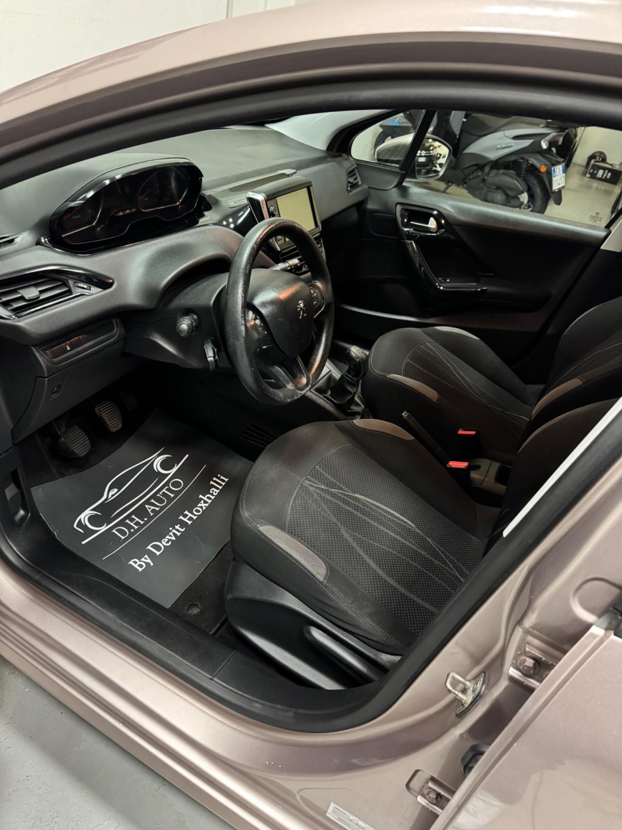 Peugeot 208 1.4 HDi 68 CV 5 porte Allure