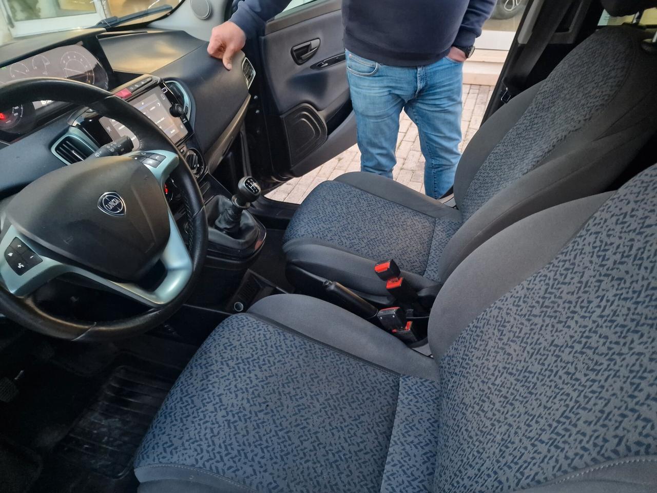 Lancia Ypsilon 1.0 FireFly 5 porte S&S Hybrid Alberta Ferretti