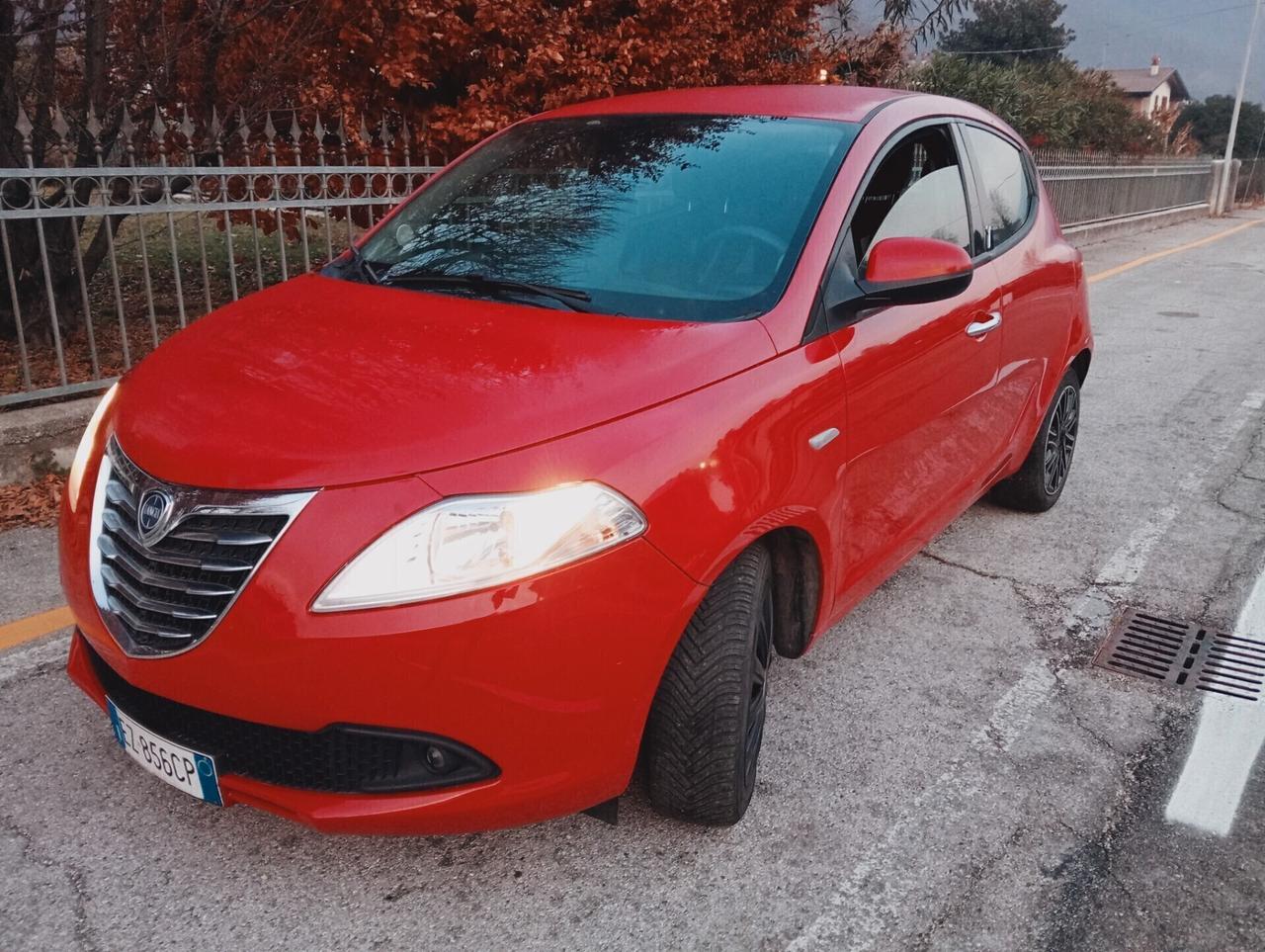 Lancia Ypsilon 1.2 69 CV 5 porte GPL Ecochic Silver