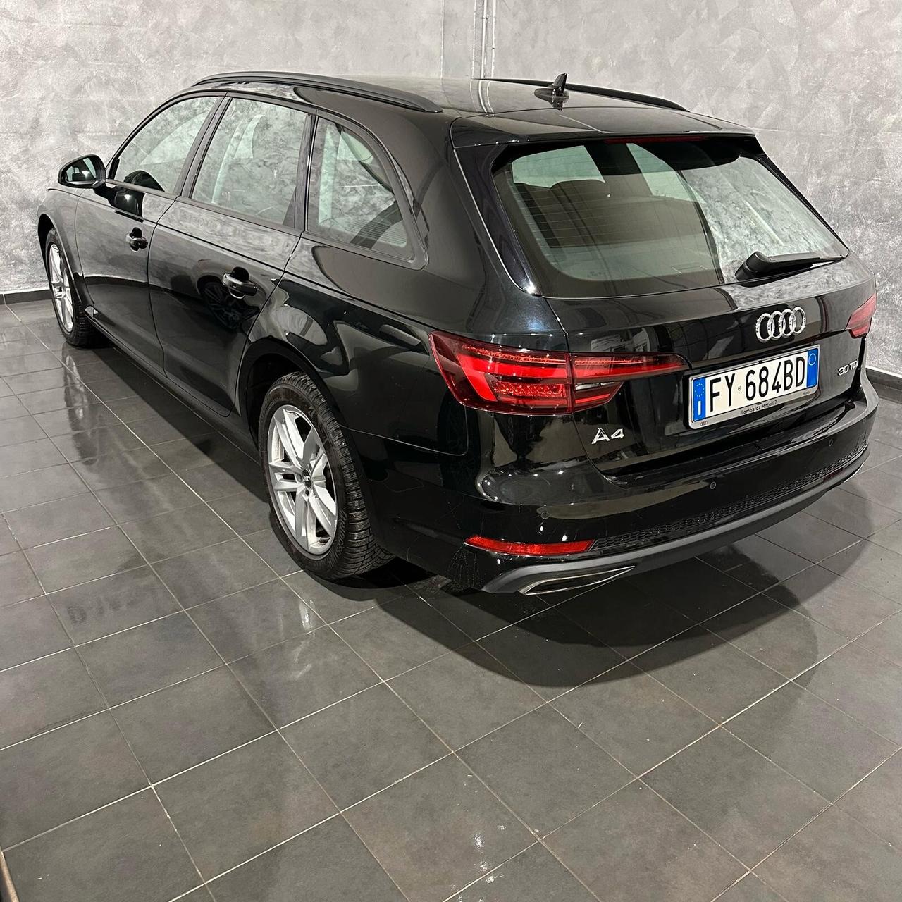 Audi A4 Avant 30 TDI S tronic Business