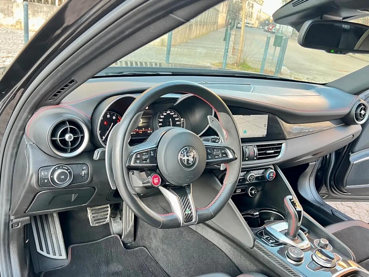 Alfa Romeo Giulia 2.9 T V6 AT8 Quadrifoglio