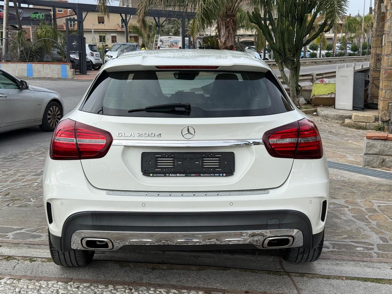 Mercedes-benz GLA 200 d Automatic Premium AMG Led Pelle Navy Cam 360*Bi xenon