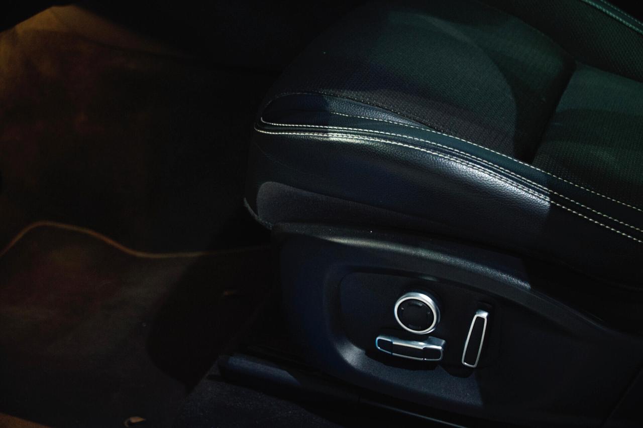 Jaguar F-Pace 2.0 250 CV AWD aut. R-Sport