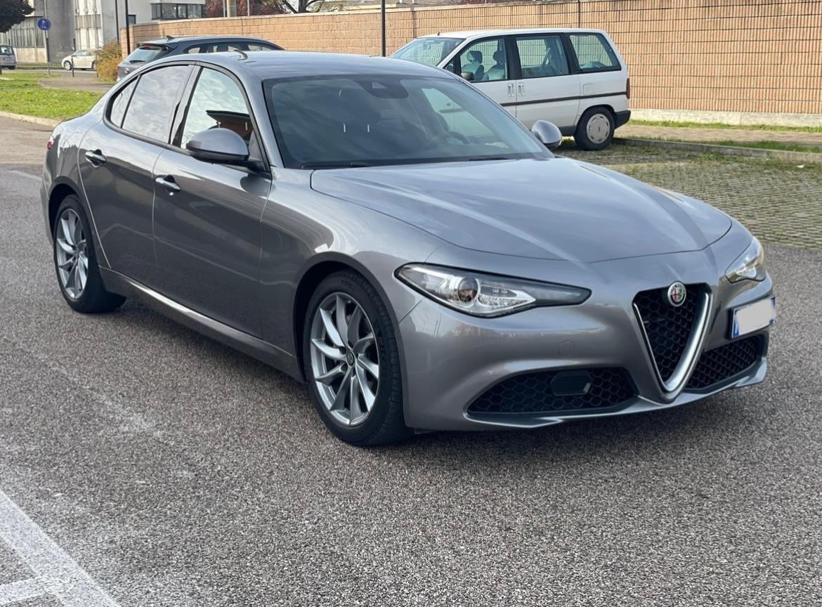 Alfa Romeo Giulia 2.2 Turbodiesel 150 CV AT8