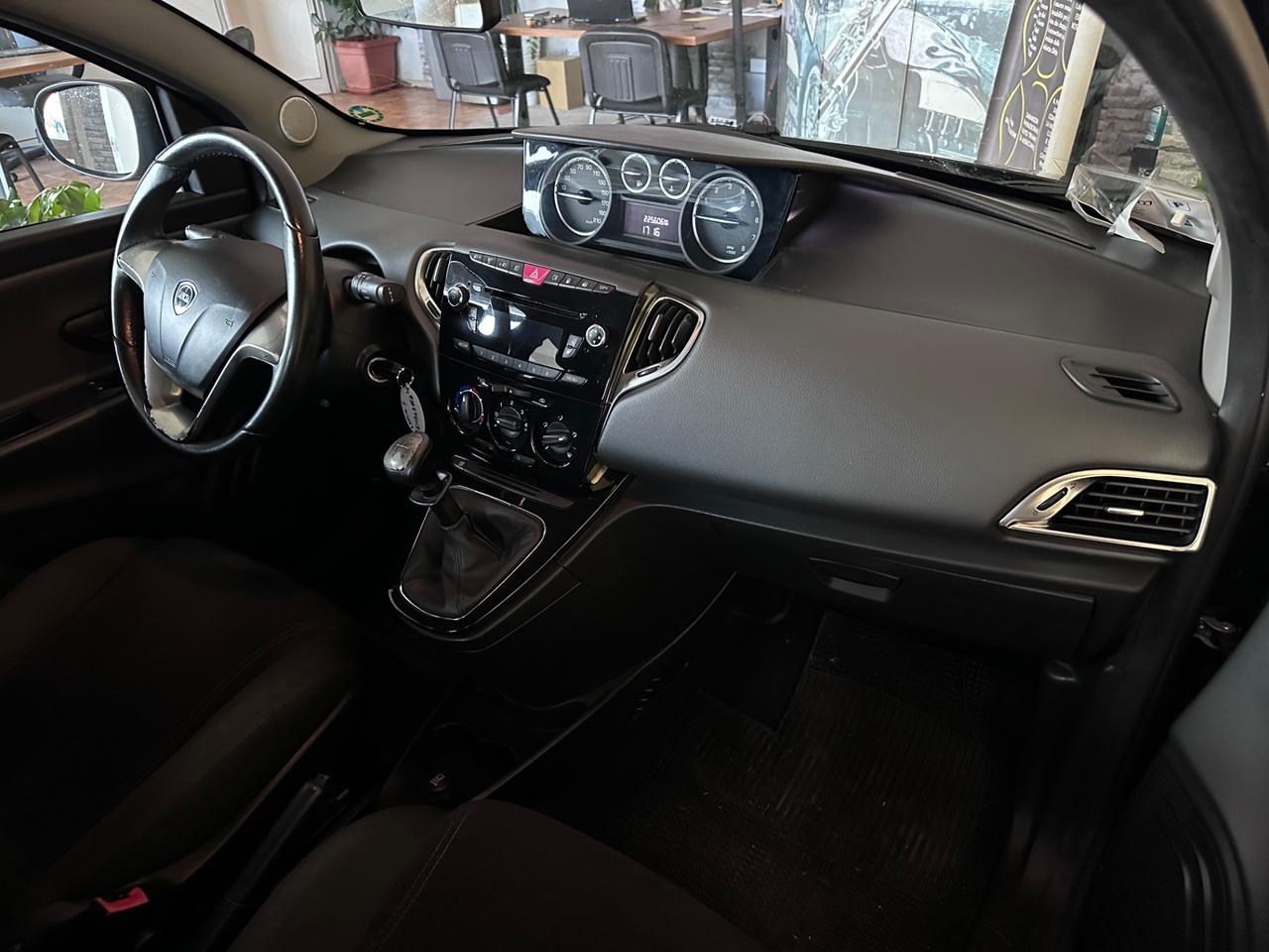 Lancia Ypsilon 1.2benz. 5 porte GPL Gold