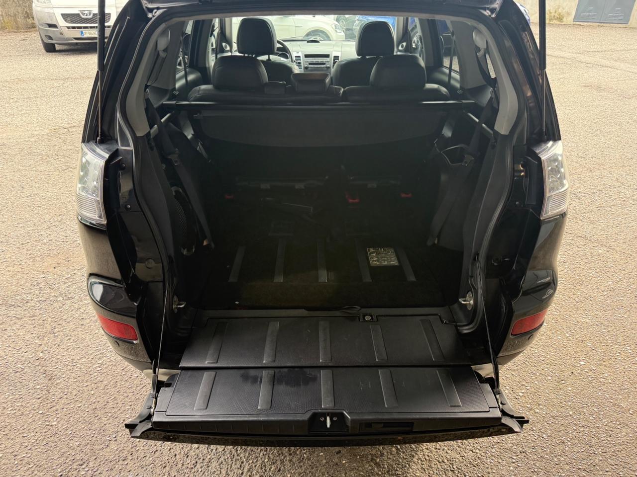 Mitsubishi Outlander 2.0 DI-D Instyle 7 p.ti DPF
