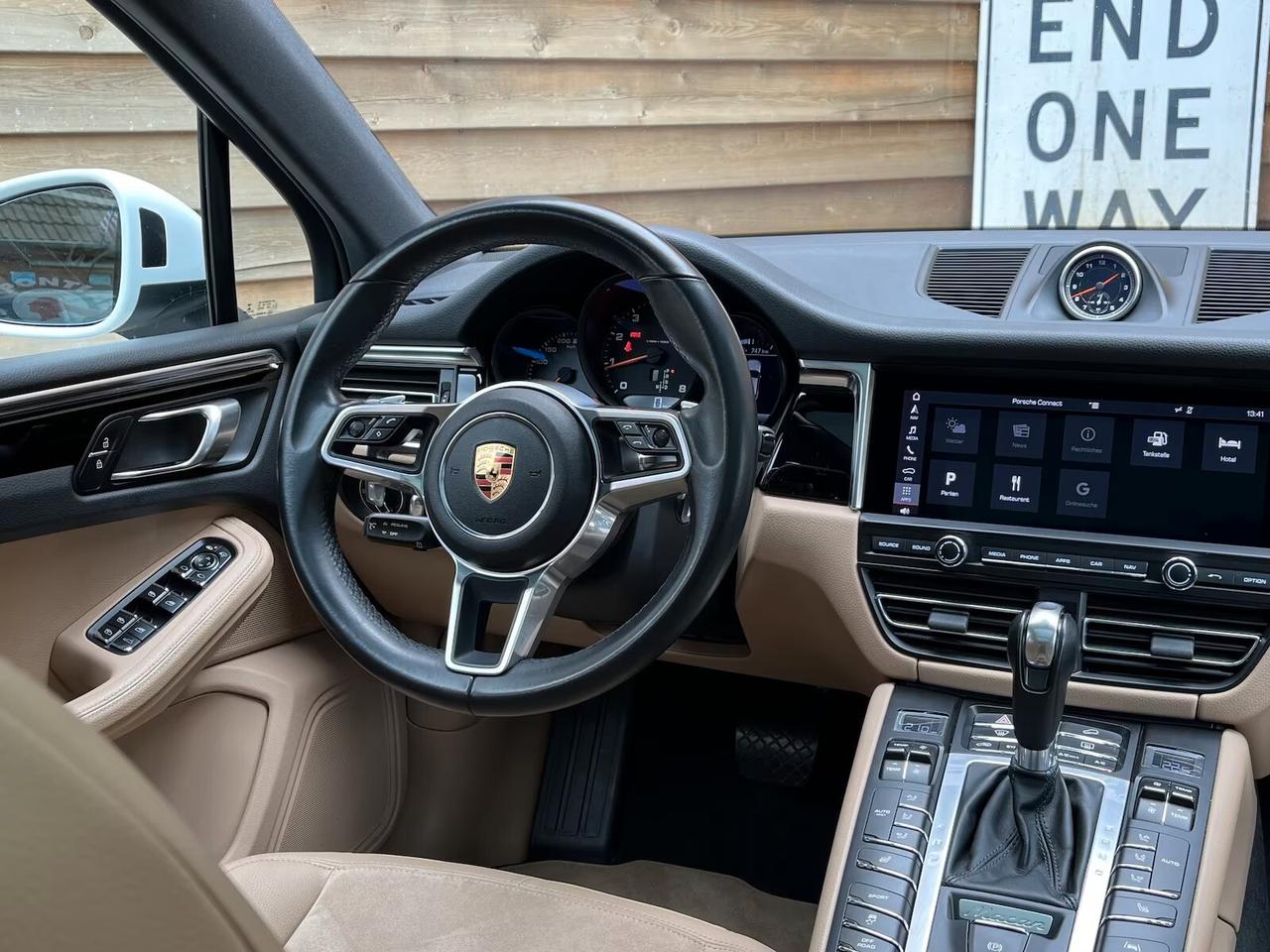 Porsche Macan 2.0 TETTO Navi LED SPORT CHRONO