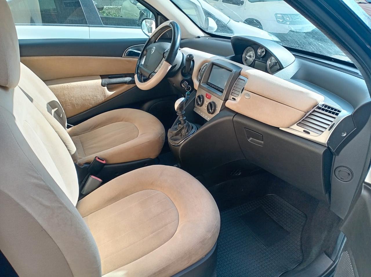 Lancia Ypsilon 1.2 Platino