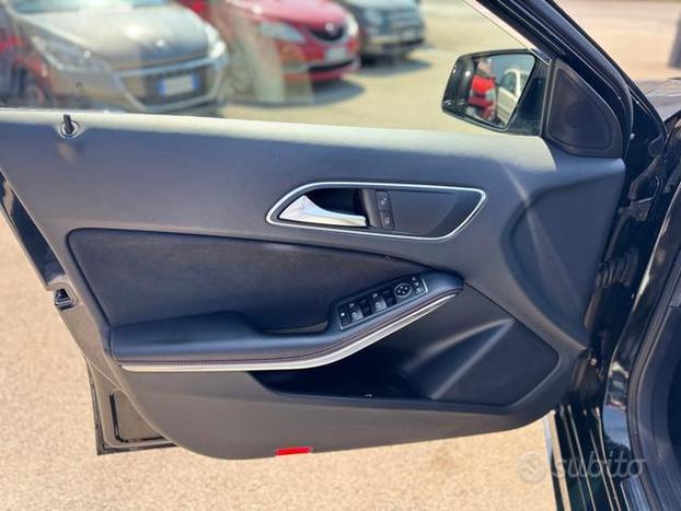 MERCEDES-BENZ A 200 CDI Premium AMG PARI AL NUOV