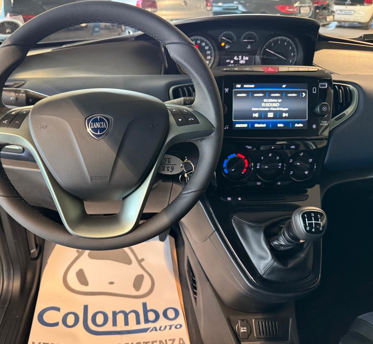 Lancia Ypsilon 1.0 firefly hybrid Platino App Conn Cam 15" Neopat