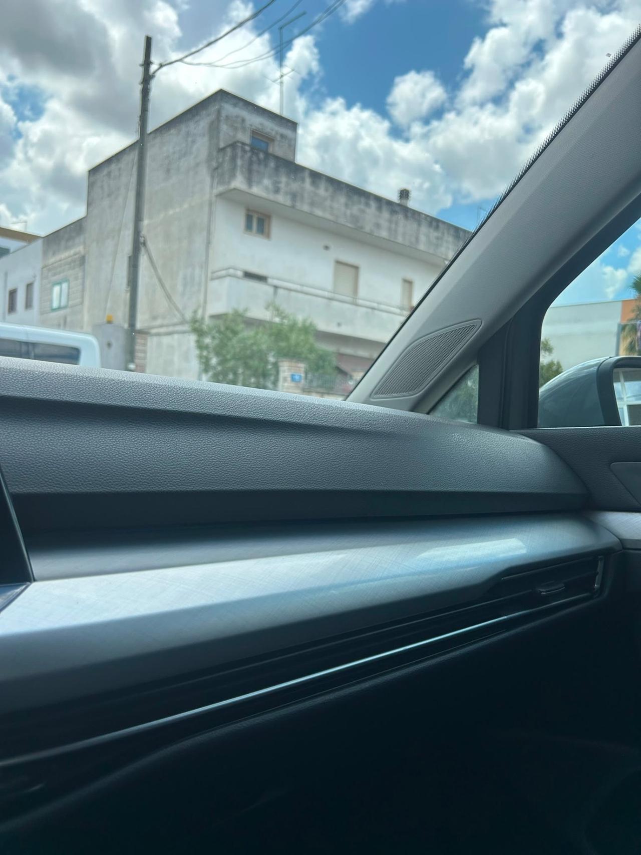 Volkswagen Golf VIII 2.0 TDI 150 CV DSG -2020 18"/LED