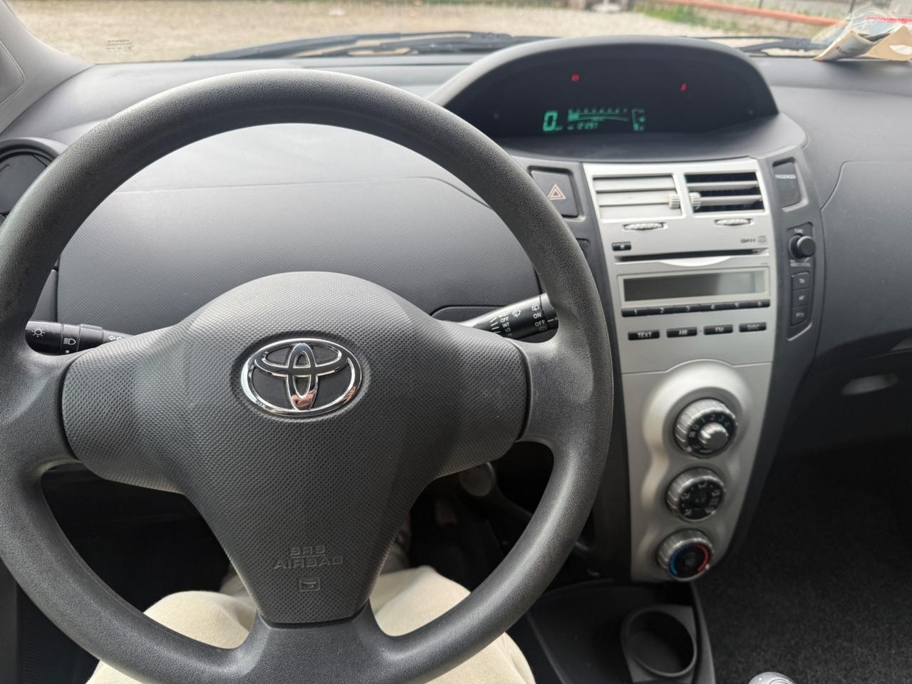 Toyota Yaris 1.0 5 porte Sol