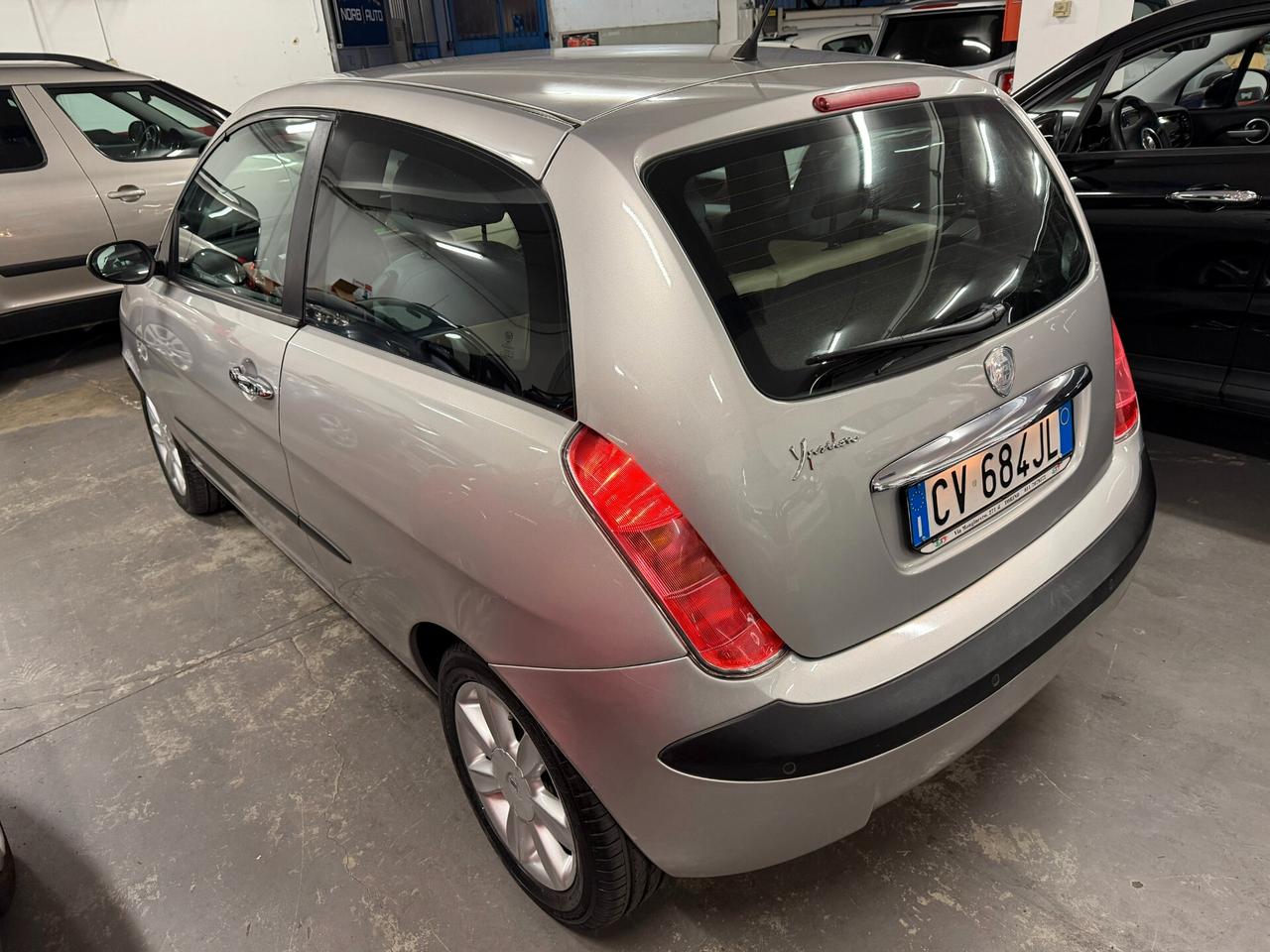 Lancia Ypsilon 1.2 16V Platino