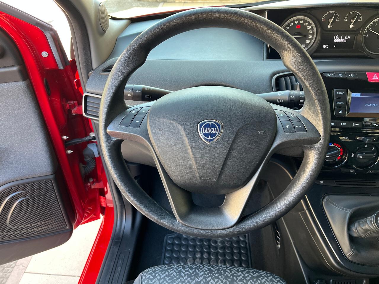 Lancia Ypsilon 1.0 Hybrid 5 porte 70cv -gz749ve-