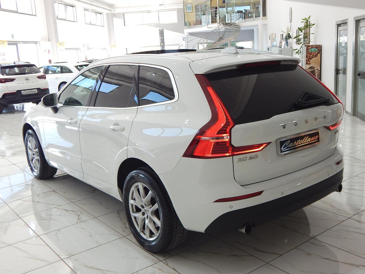 Volvo XC60 2.0 B4 Momentum Pro AWD Aut TETTO-NAVI-PELLE-KAMER