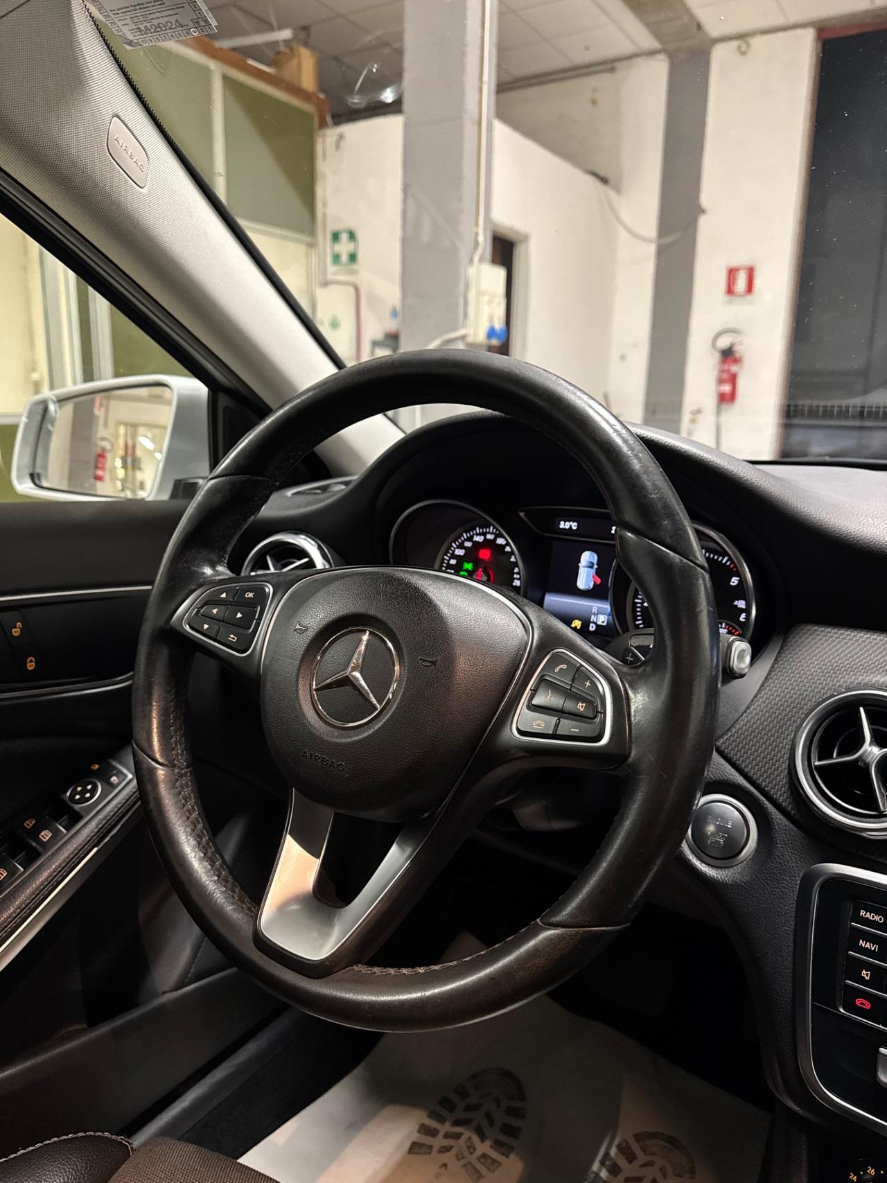 Mercedes-benz GLA 180 d Premium